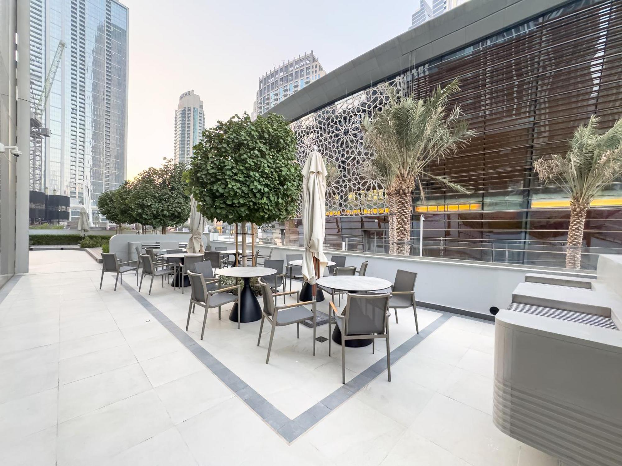 Spacious, Modern Chic 2 Bdr In Prime Downtown Location Apartment *