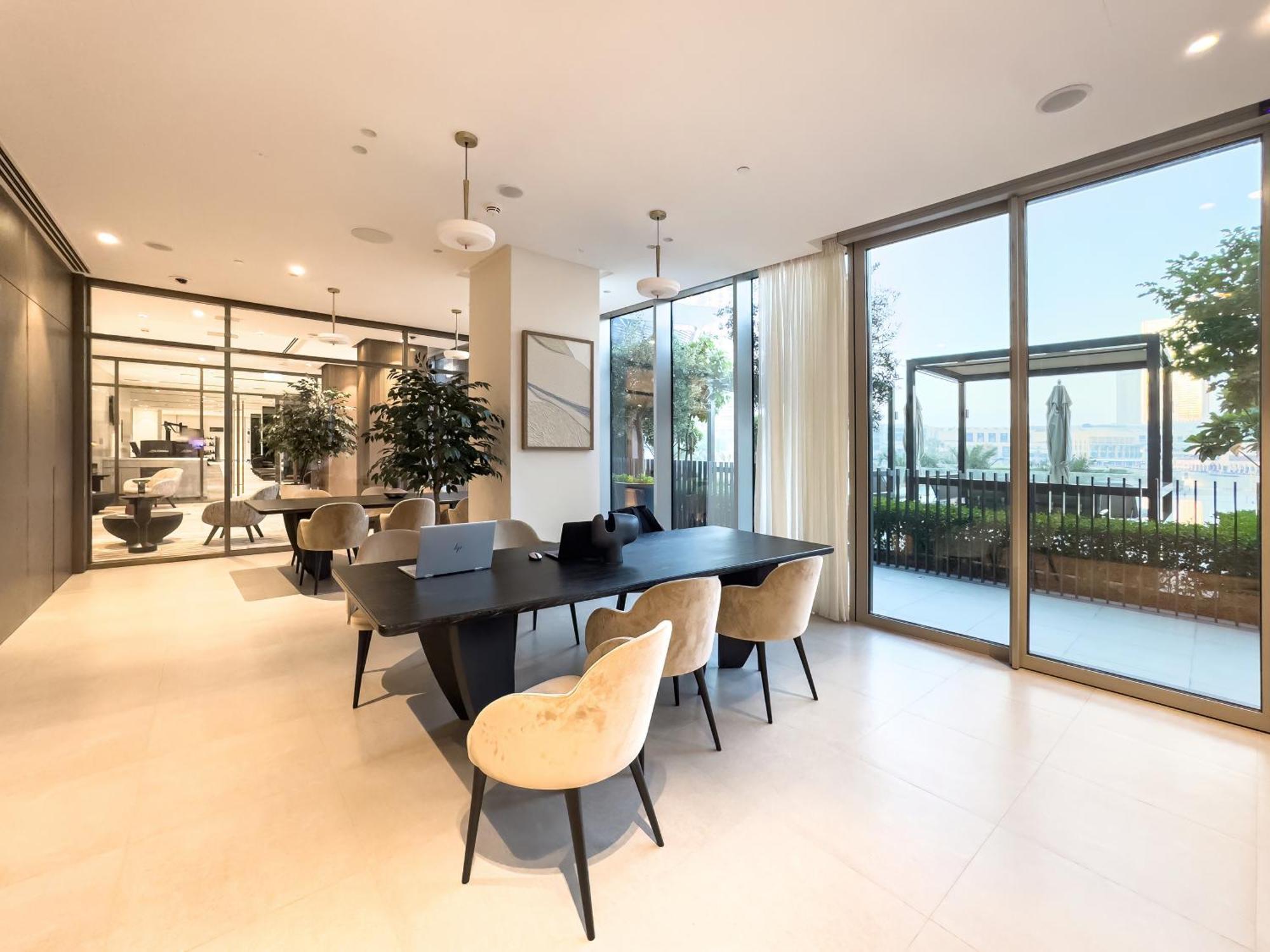 Spacious, Modern Chic 2 Bdr In Prime Downtown Location Apartment *