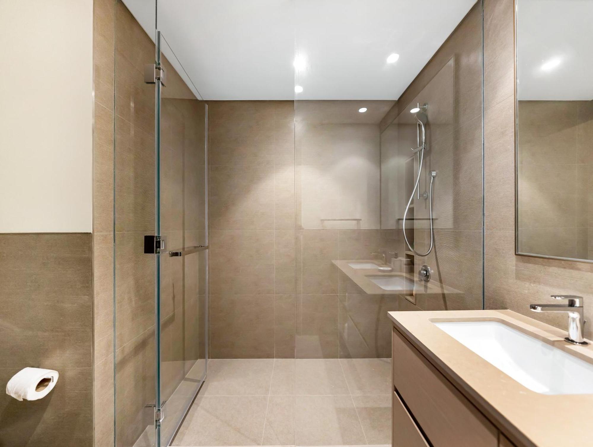 Spacious, Modern Chic 2 Bdr In Prime Downtown Location Apartment Dubai