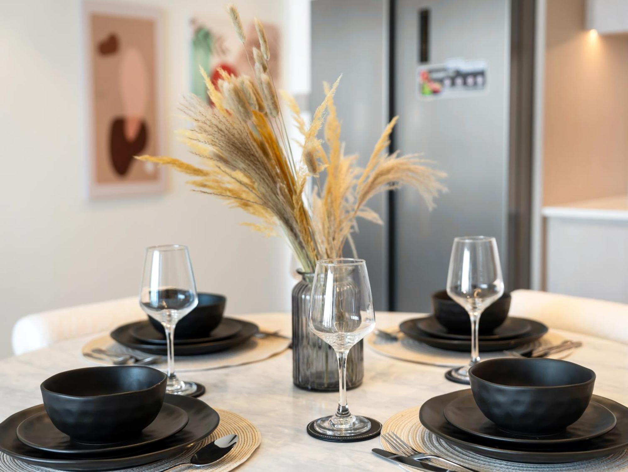Spacious, Modern Chic 2 Bdr In Prime Downtown Location Dubai