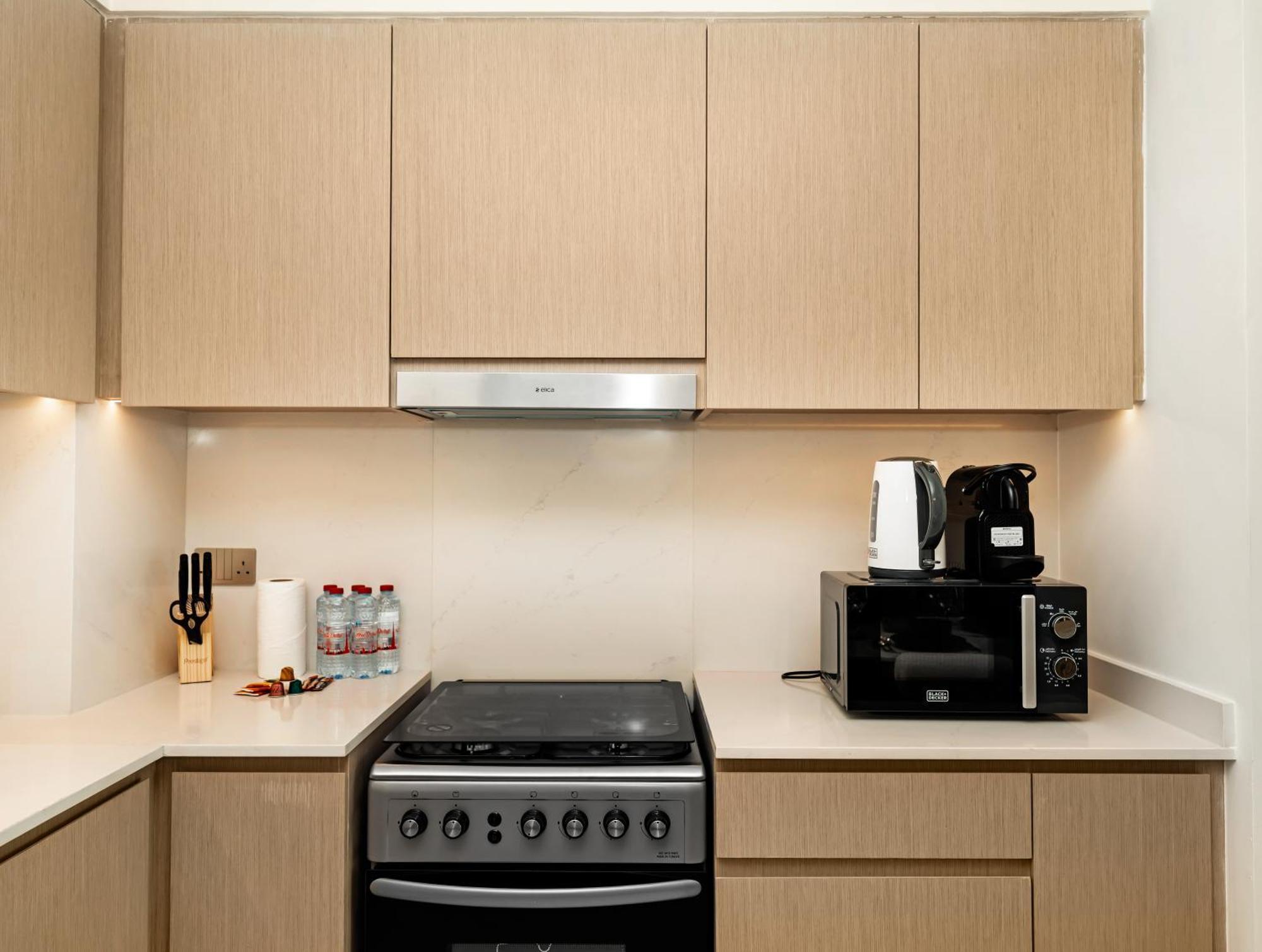 Spacious, Modern Chic 2 Bdr In Prime Downtown Location Apartment *