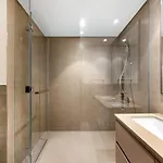 Spacious, Modern Chic 2 Bdr Apartment In Prime Downtown Location