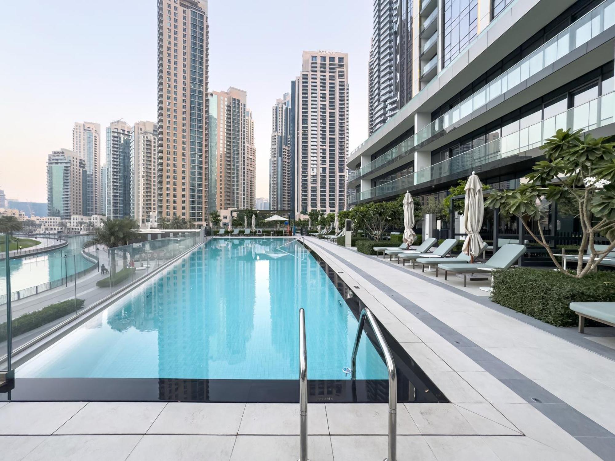 Spacious, Modern Chic 2 Bdr In Prime Downtown Location Apartment
