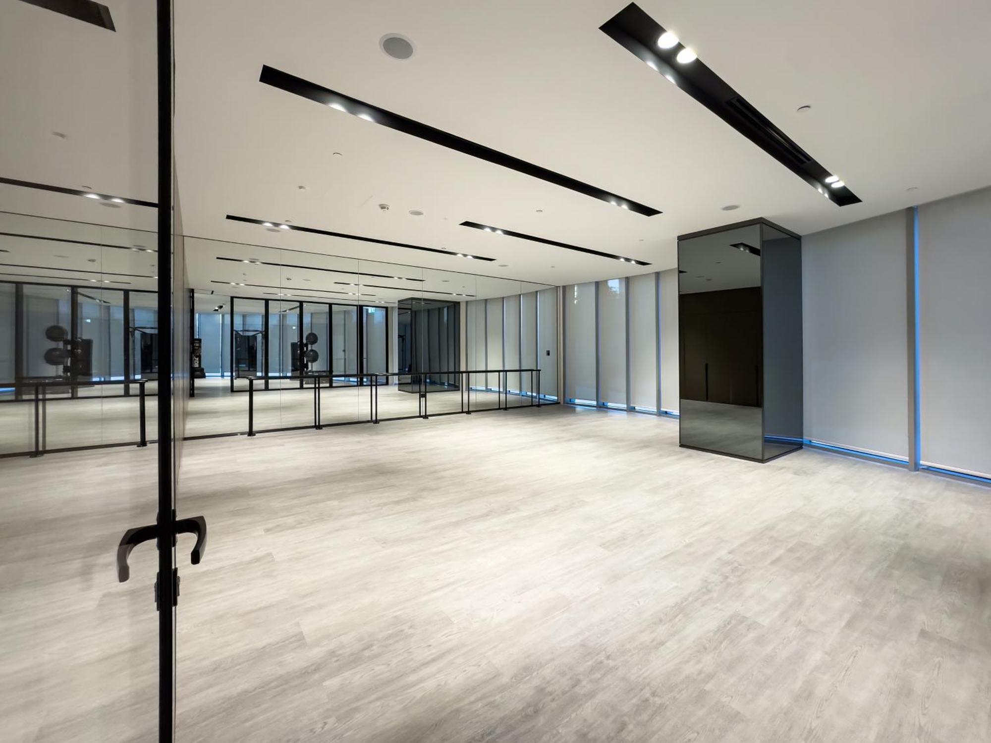 Spacious, Modern Chic 2 Bdr In Prime Downtown Location Apartment