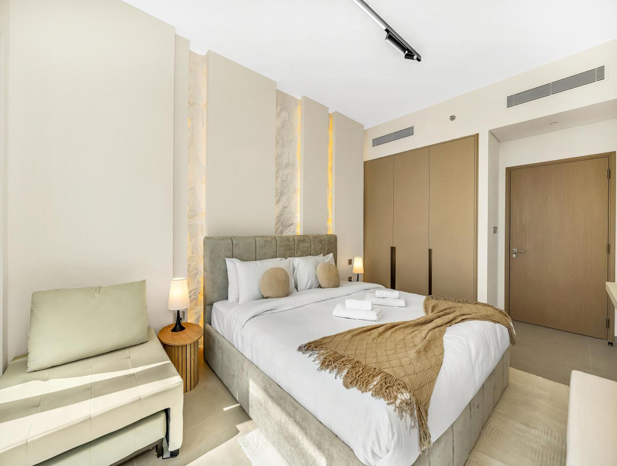 Apartment Spacious, Modern Chic 2 Bdr In Prime Downtown Location