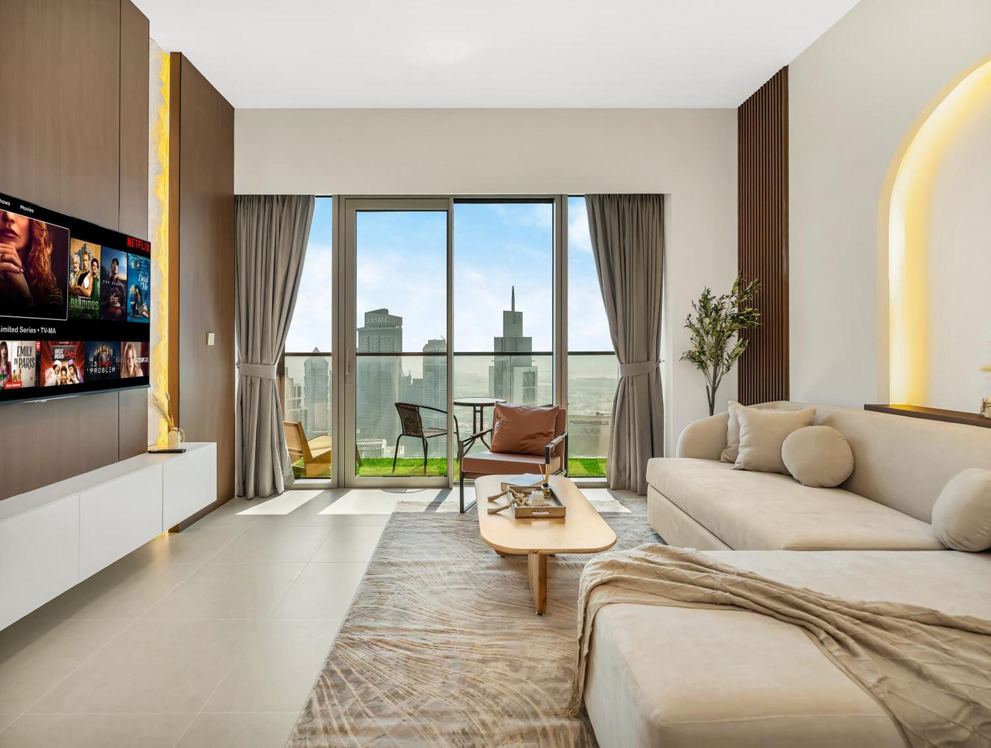 Spacious, Modern Chic 2 Bdr In Prime Downtown Location * Dubai